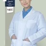 Bata de laboratorio blanca con bolsillos